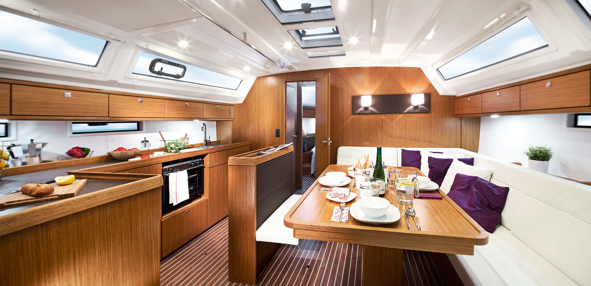Bavaria-cruiser46-in-pantry-cockpit-tisch Bavaria cruiser46 in pantry cockpit tisch