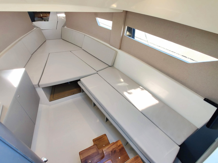 NUVA M9 CABIN INTERIOR CAMA DOS PARTES