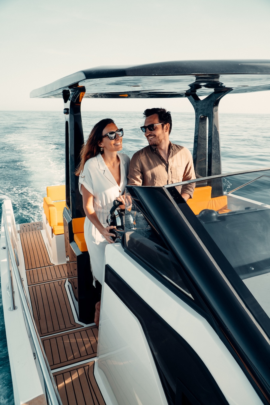 Nuva-M9_Lifestyle_-1_ Nuva Yachts M9 Motoryacht