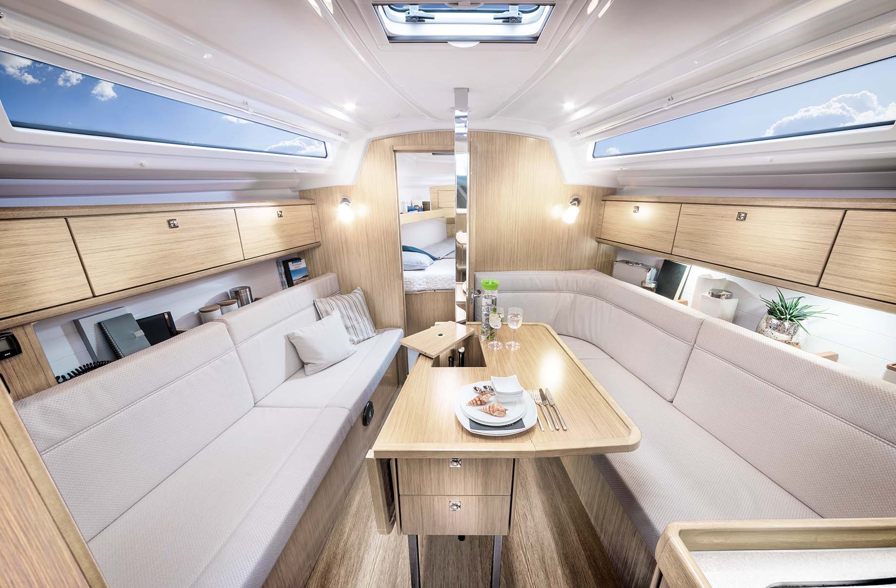 BAVARIA YACHTS SIGNATURE EDITION Cruiser34 NordicOak Innen