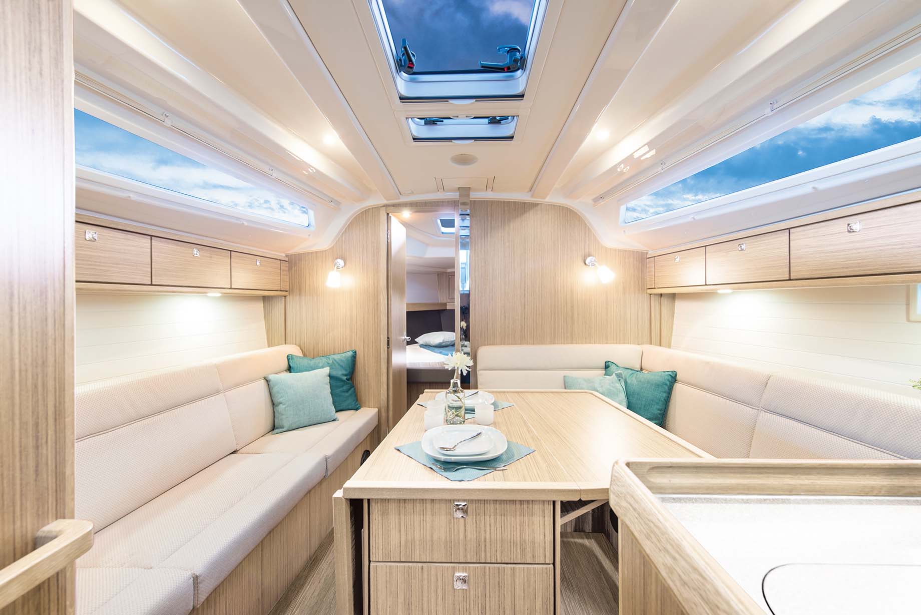 BAVARIA YACHTS SIGNATURE EDITION Cruiser37 NordicOak innen
