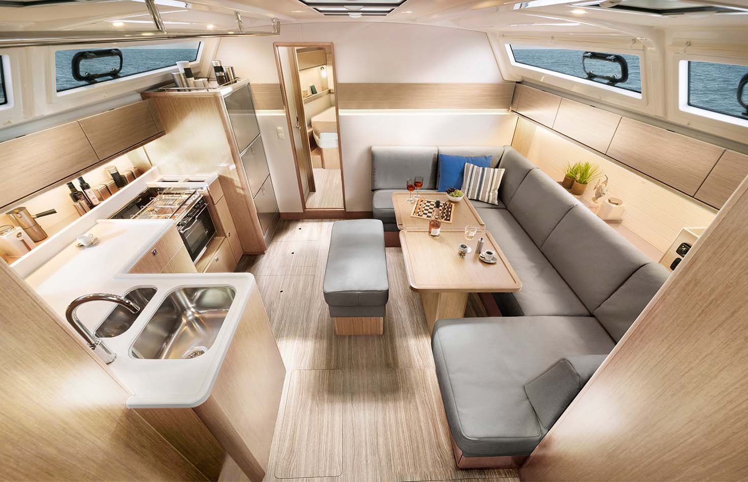 BAVARIA YACHTS SIGNATURE EDITION_Cruiser46_NordicOak-Pantry Bavaria Yachts Voyager 45 od Pitter Yachtcharter pod plachtami v Chorvatsku na Kornati Cup 2025
