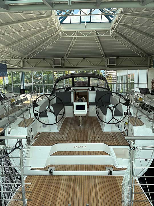 Bavaria Voyager-45_Yachten-Meltl-Salon-wystawowy-obejrzenie (2) Bavaria Voyager 45 Yachten Meltl Schauraum besichtigen 2