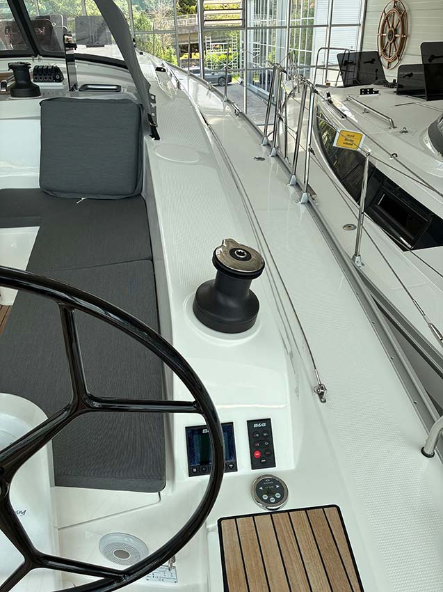 Bavaria Voyager-45_Yachten-Meltl-Salon-wystawowy-obejrzenie (3) Bavaria Voyager 45 Yachten Meltl Schauraum besichtigen 3