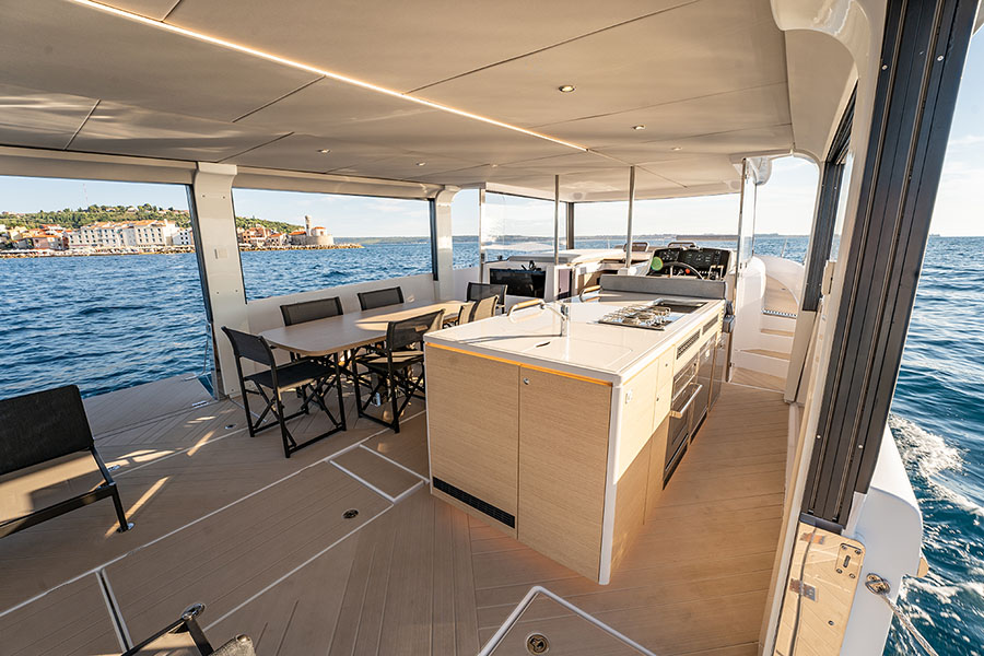 SEA_LOFT_480_INTERIOR-Jeanneau-Motoryacht-Außenbereich-kl Bavaria C46 Deck